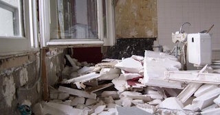 Демонтаж хрущевки в Копейске - удаление старых полов и стен по выгодной цене от 1728 рублей.